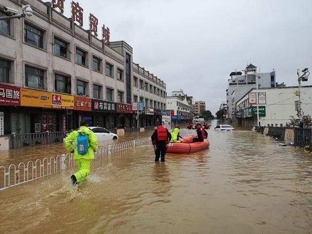 警惕！中國氣象局連發三個預警，多地有大暴雨(圖1)